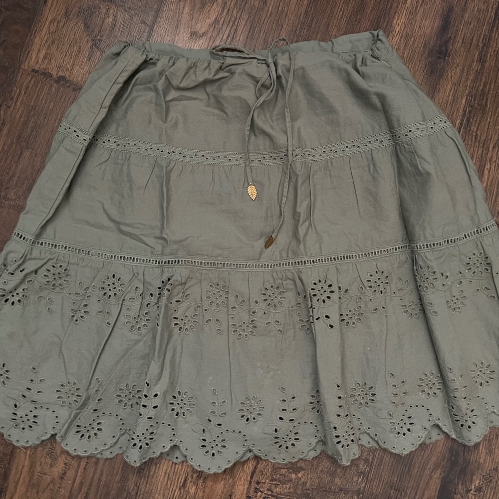 American Eagle Women's NWOT Green Floral  Skirt  Size 4